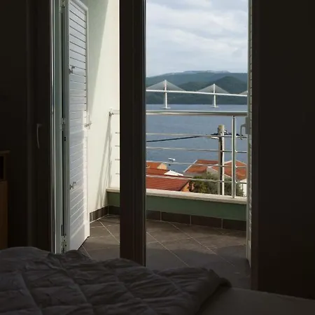 “bel Ponte” كومارنا